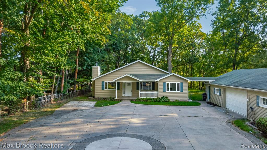 4241 S Shore Street, Waterford, MI 48328 — front exterior