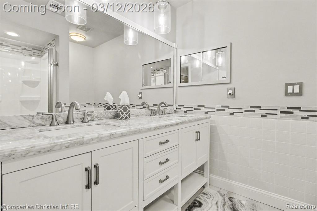 42160 Woodward Avenue, 86, Bloomfield Hills, MI 48304 — Photo 15
