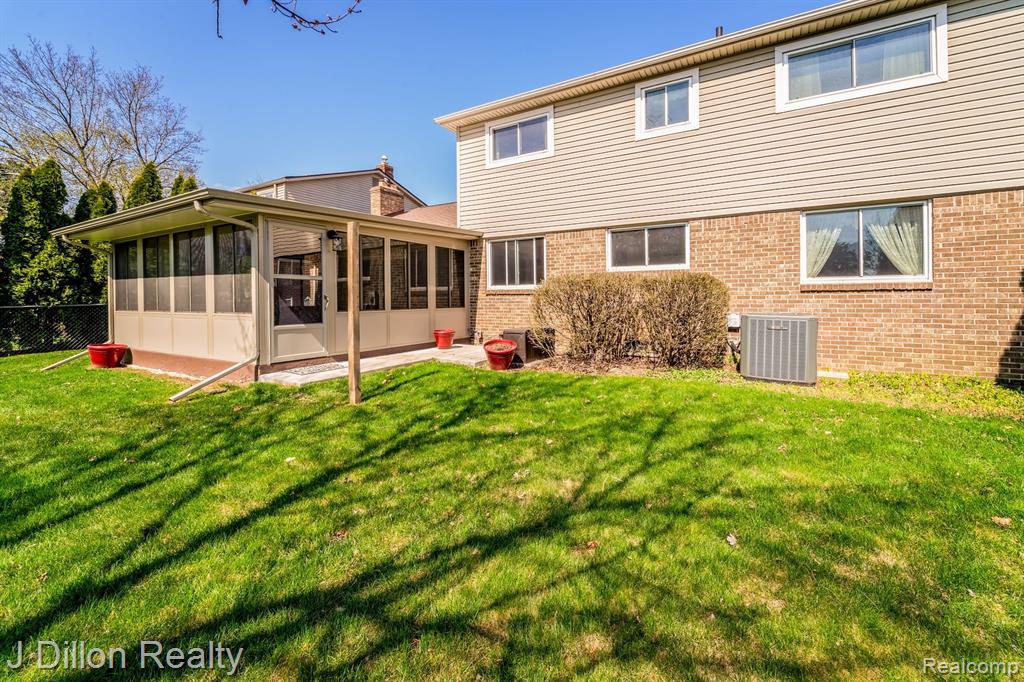 42807 SAXONY Road, Canton, MI 48187 — Photo 15