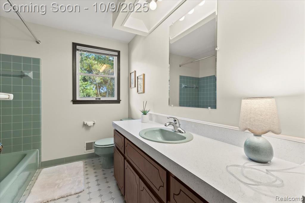 12190 Carriage Trail Circle, Davisburg, MI 48350 — Photo 34