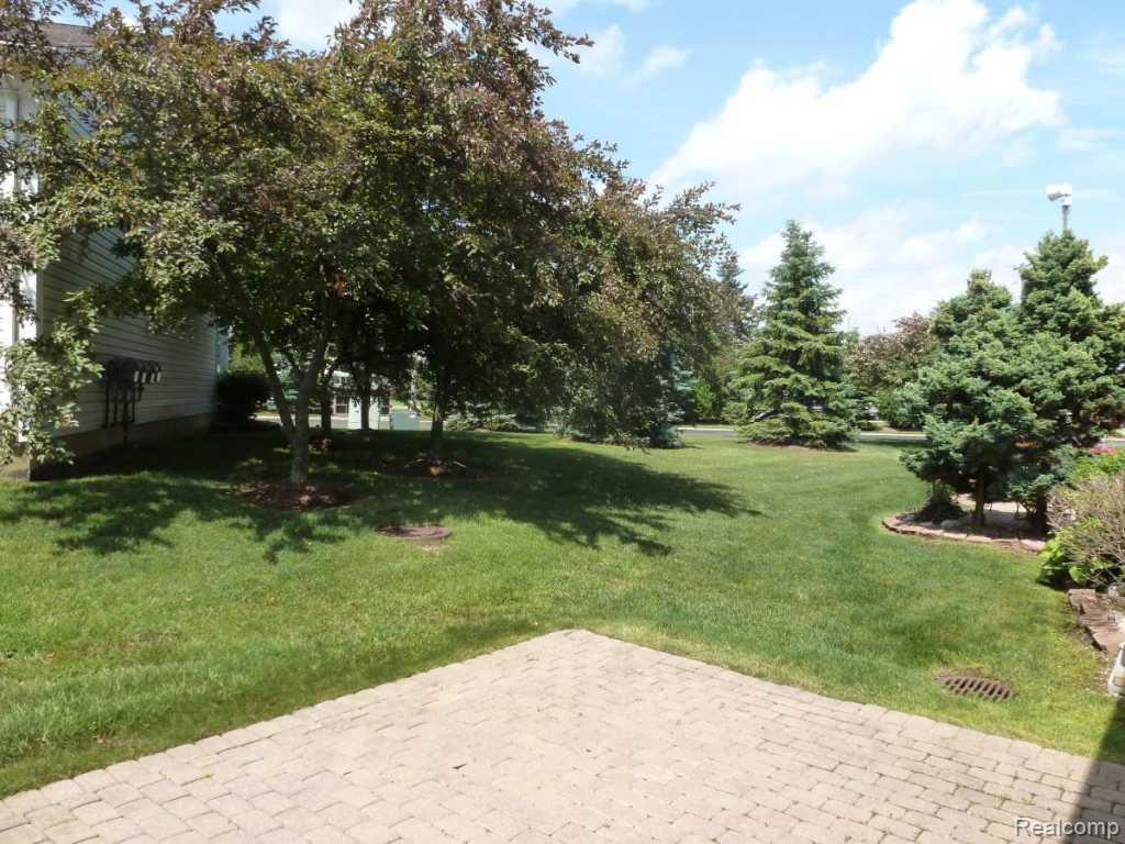50234 Helfer Boulevard, Wixom, MI 48393 — Photo 27