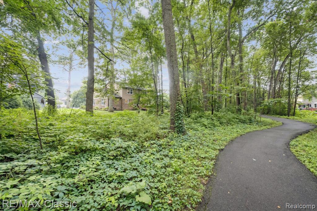 1561 Waters Edge Court, Wixom, MI 48393 — Photo 49