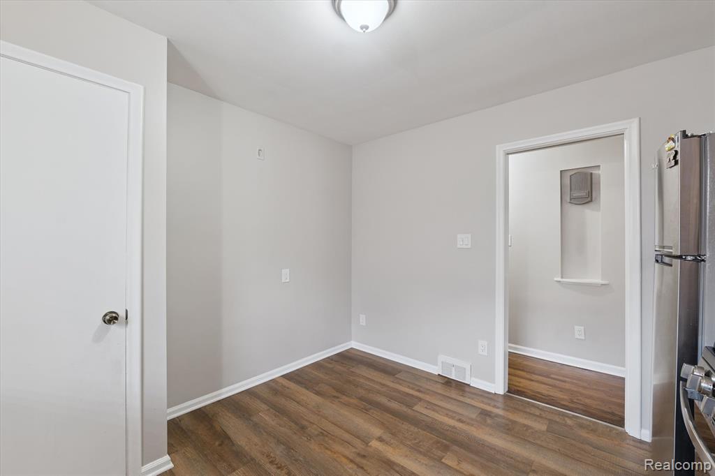 7307 Colonial Street, Dearborn Heights, MI 48127 — Photo 16