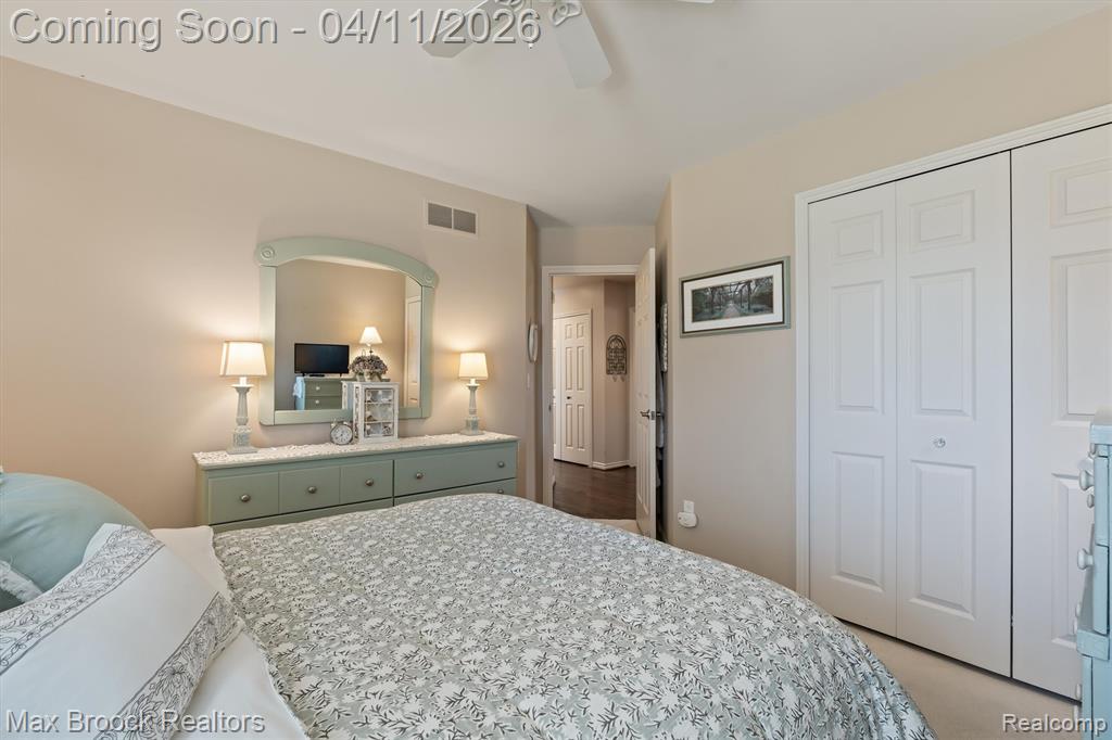 5010 Lake Vista Drive, West Bloomfield, MI 48323 — Photo 18