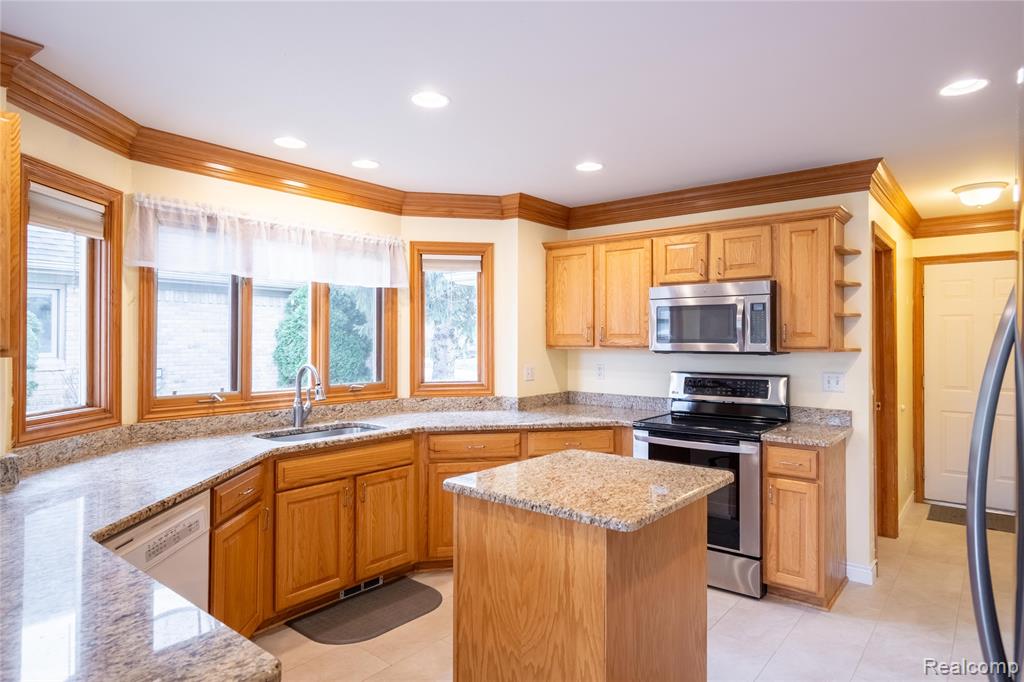 54676 Carnation Drive, Macomb, MI 48042 — Photo 14