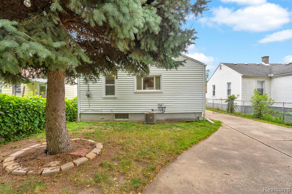 8661 Cadillac Avenue, Warren, MI 48089 — Photo 29