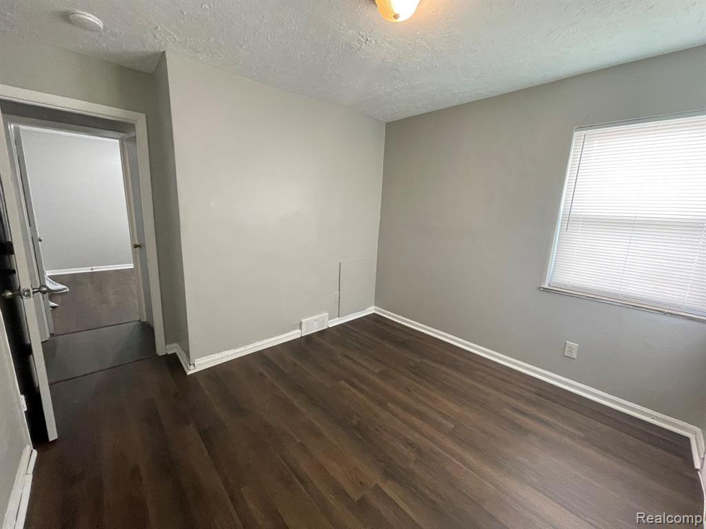 19800 Berg Road, Detroit, MI 48219 — Photo 11