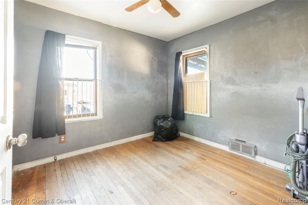 1721 E Woodward Heights Boulevard, Hazel Park, MI 48030 — Photo 12