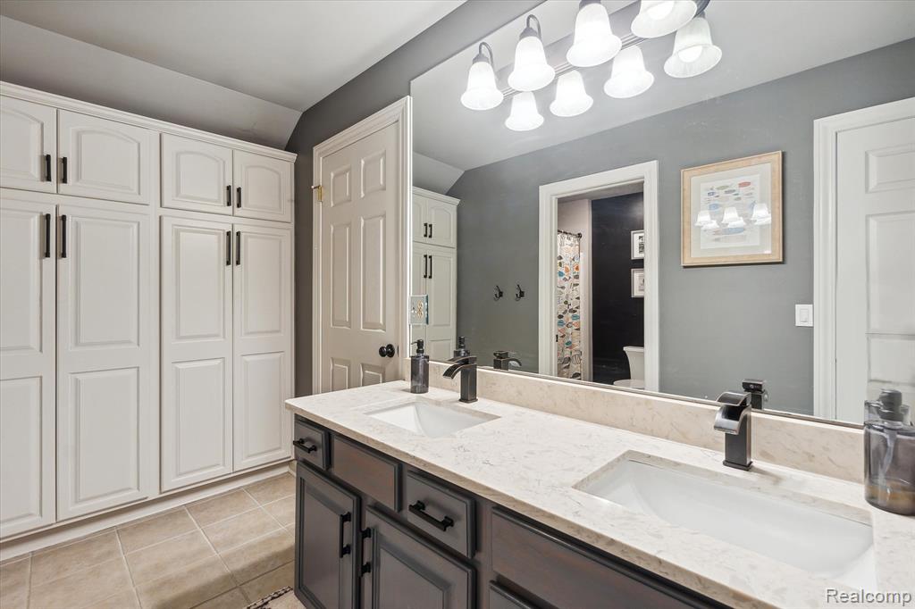 4348 Oak Tree Trail, Fenton, MI 48430 — Photo 37
