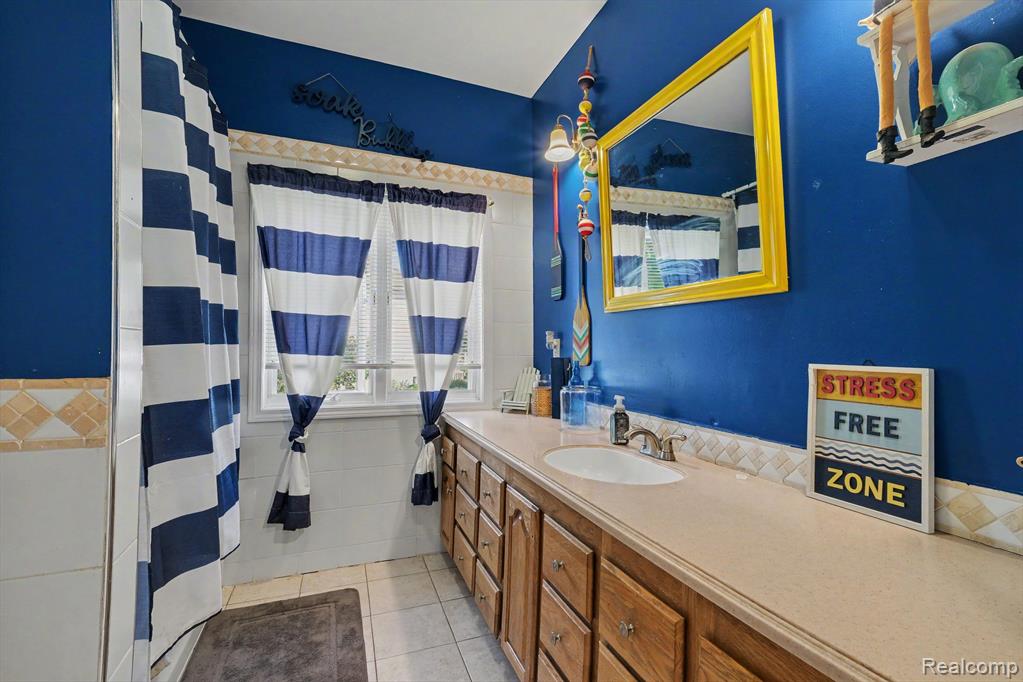 4251 E Maple Avenue, Grand Blanc, MI 48439 — Photo 7