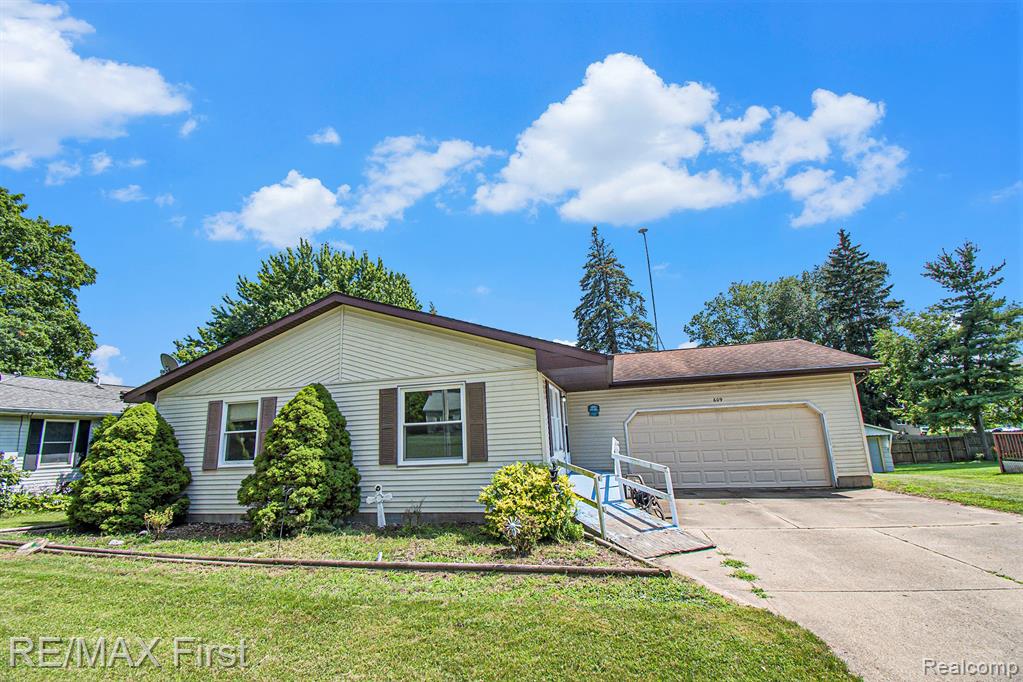 609 W Harris Street, Charlotte, MI 48813 — Photo 3