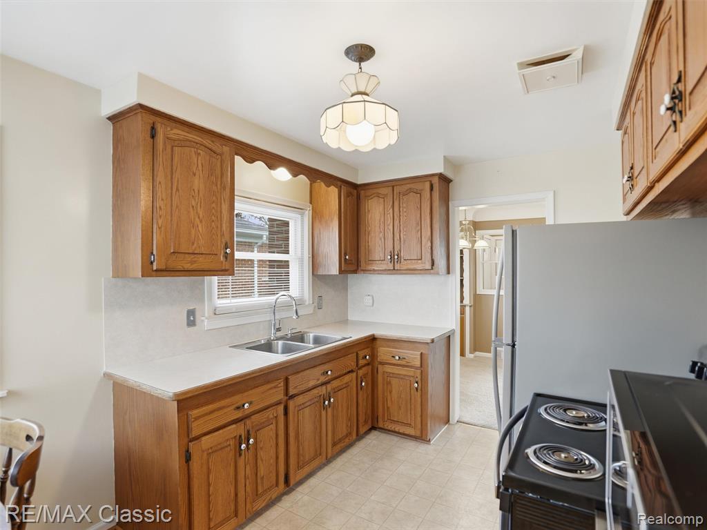 9116 Tecumseh Avenue, Redford, MI 48239 — Photo 13