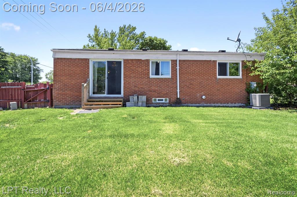 18181 Winwood Court, Brownstown, MI 48193 — Photo 15