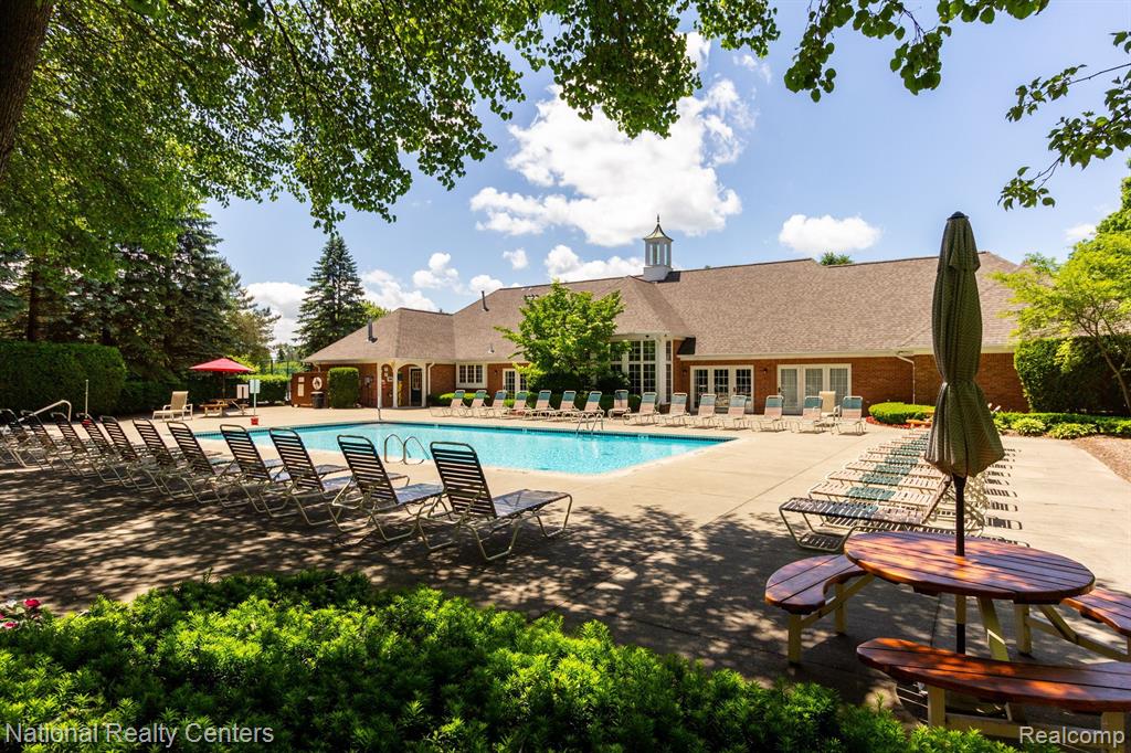 4293 BERKSHIRE Drive, Sterling Heights, MI 48314 — Photo 17