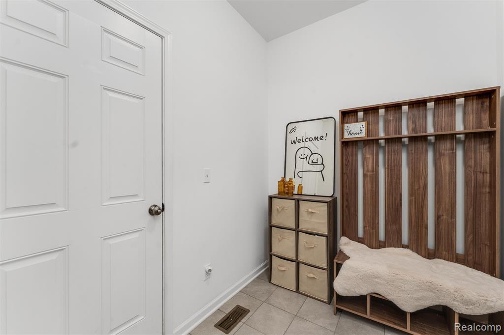 908 S Livernois Road, Rochester Hills, MI 48307 — Photo 41