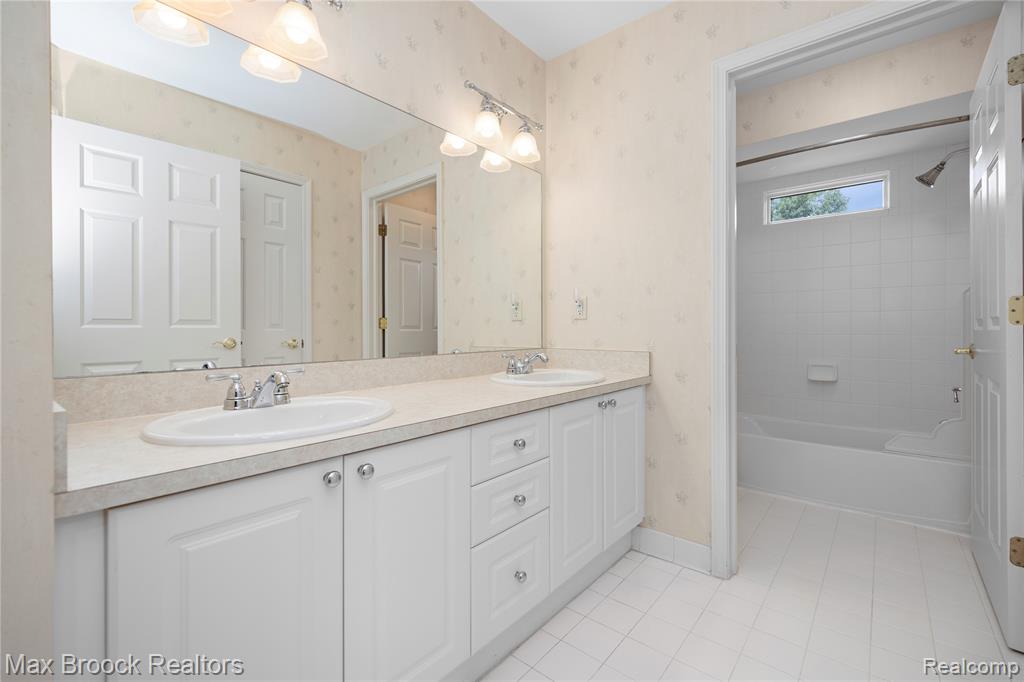 5149 Parkgate Drive, Commerce Twp, MI 48382 — Photo 47