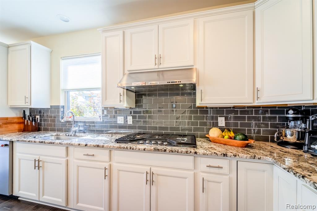 24279 Walloon Way, Flat Rock, MI 48134 — Photo 9