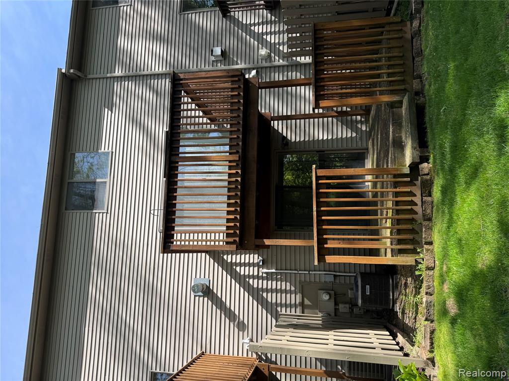 7059 Colonial Oaks Drive, Waterford, MI 48327 — Photo 5