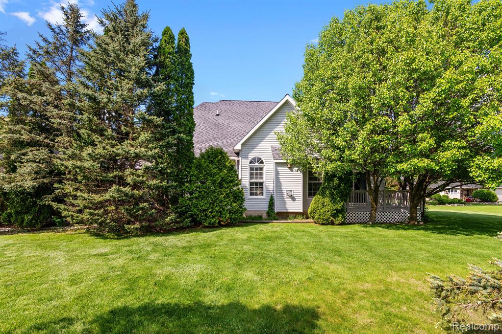 5218 HIGHPOINT Drive, Swartz Creek, MI 48473 — Photo 29