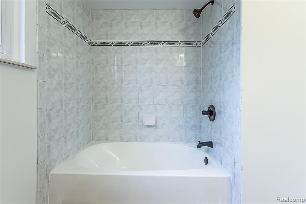 658 Kansas Avenue, Ypsilanti, MI 48198 — Photo 38