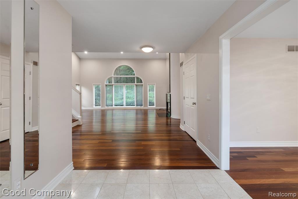 5893 CHRISTINA Drive, West Bloomfield, MI 48324 — Photo 11