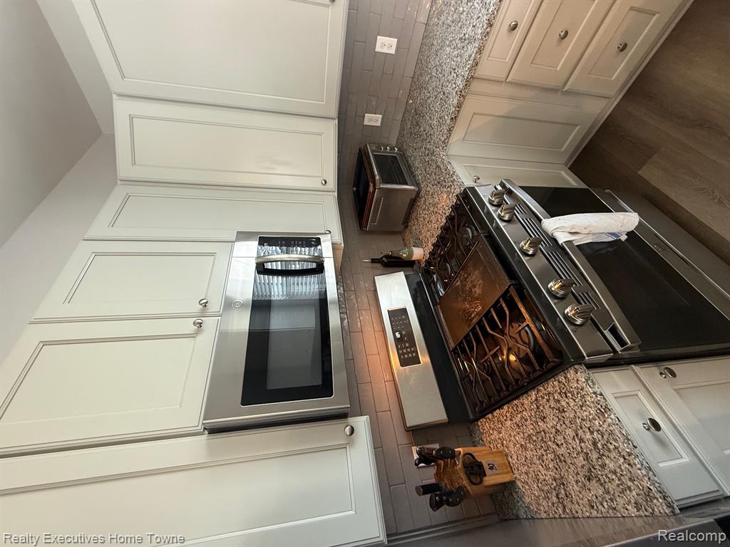4931 Treeside Lane, Troy, MI 48098 — Photo 15