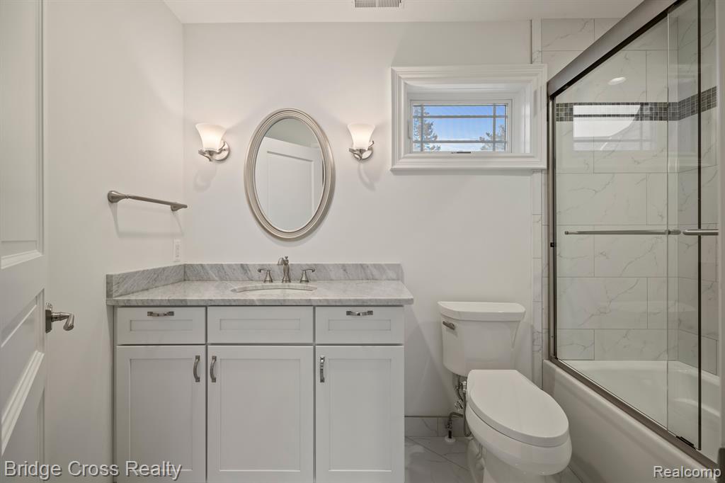 5820 LAKEVIEW Avenue, Orchard Lake Village, MI 48323 — Photo 57