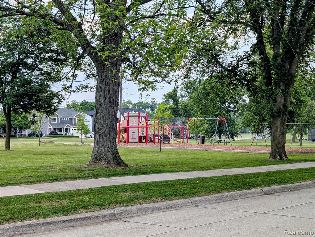 4302 Mandalay Avenue, Royal Oak, MI 48073 — Photo 28