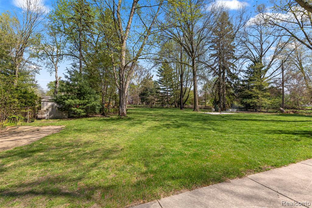 214 N Evangeline Street, Dearborn Heights, MI 48127 — Photo 12