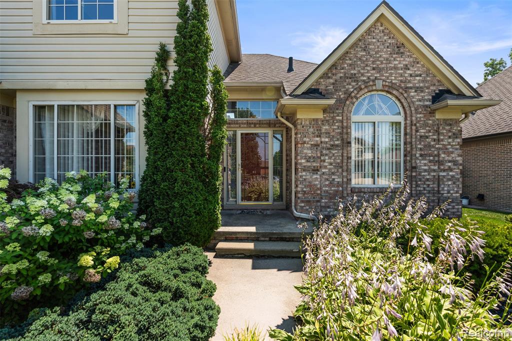 19550 Shorecrest Drive, Clinton Twp, MI 48038 — Photo 5