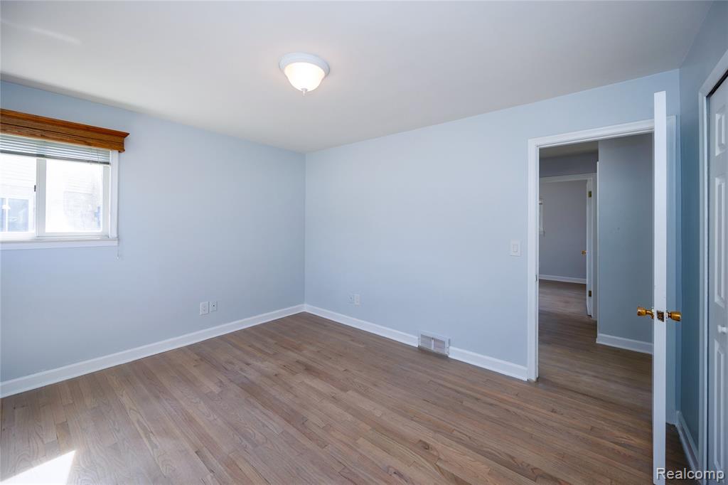 5646 Cambourne Street, Dearborn Heights, MI 48127 — Photo 24