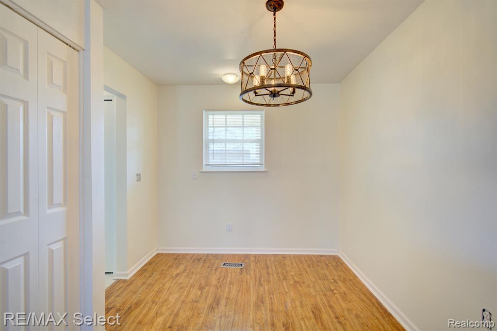 8056 LARK Lane, Grand Blanc, MI 48439 — Photo 17