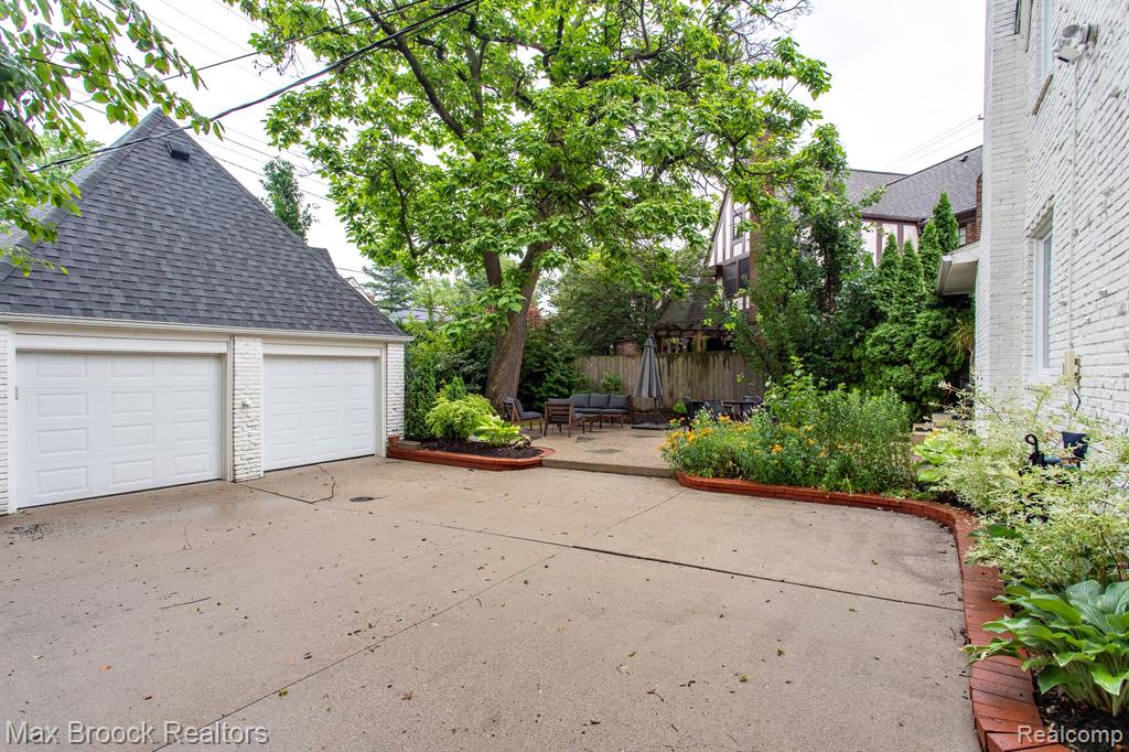 26008 Pembroke Road, Huntington Woods, MI — Photo 64