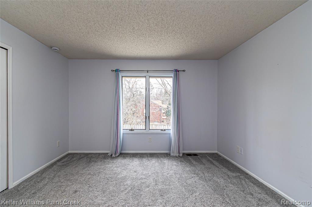 5700 Point Of The Woods Drive, West Bloomfield, MI 48324 — Photo 48