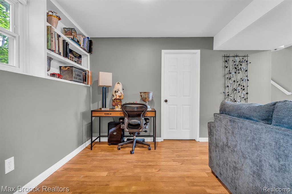 591 S Spinningwheel Lane, Bloomfield Hills, MI 48304 — Photo 29