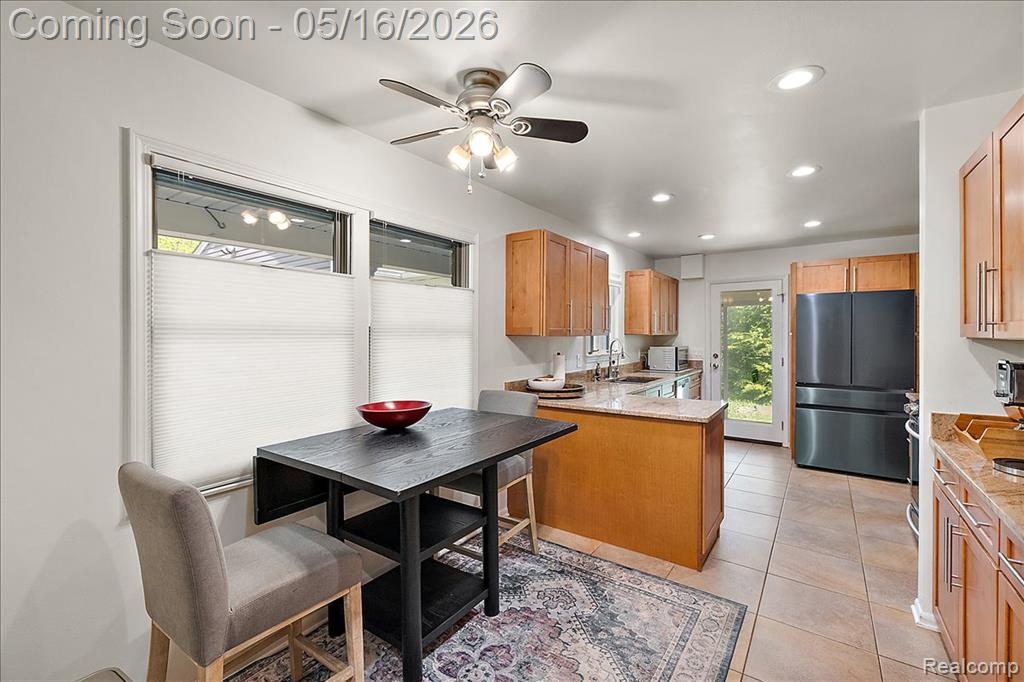 28455 Wellington Street, Farmington, MI 48334 — Photo 38