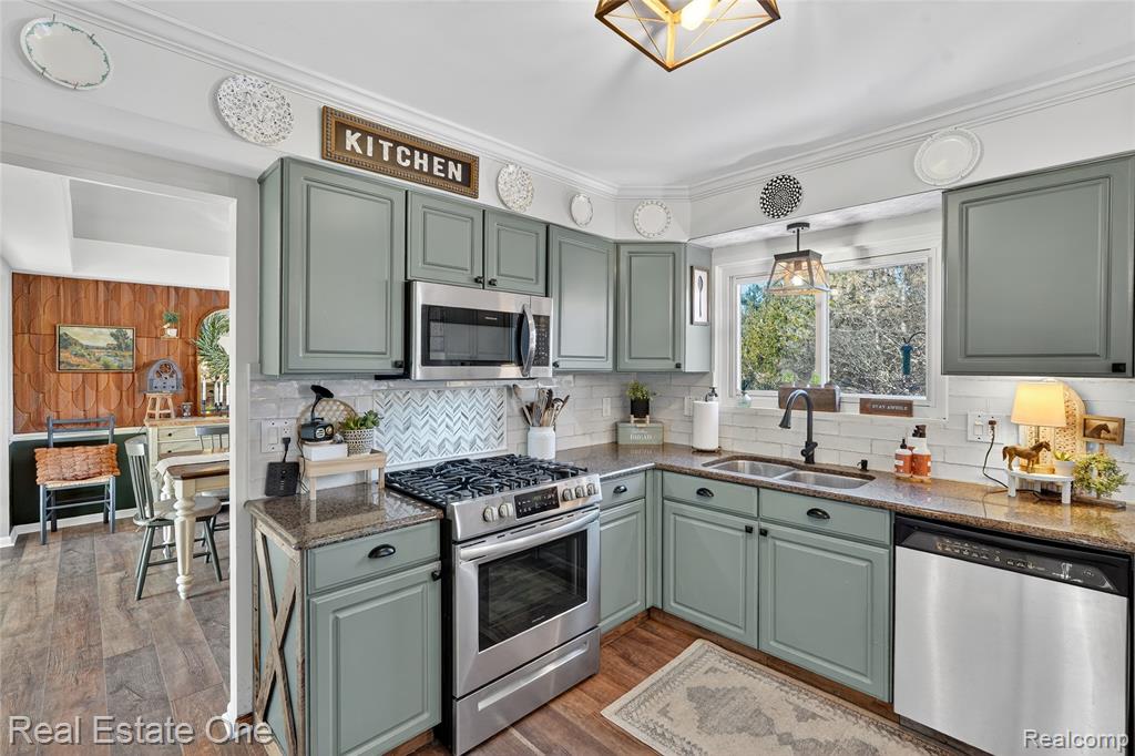 564 Dorchester Way, Milford, MI 48381 — Photo 12
