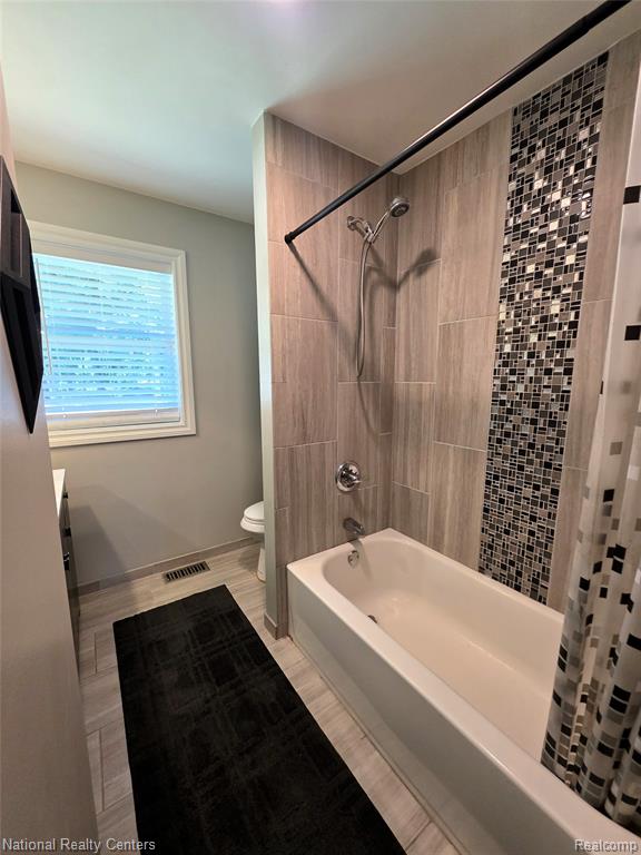 215 Almont Avenue, Almont, MI 48003 — Photo 16