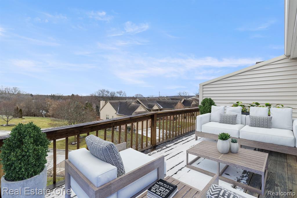 678 SUMMIT RIDGE Drive, Milford, MI 48381 — Photo 11