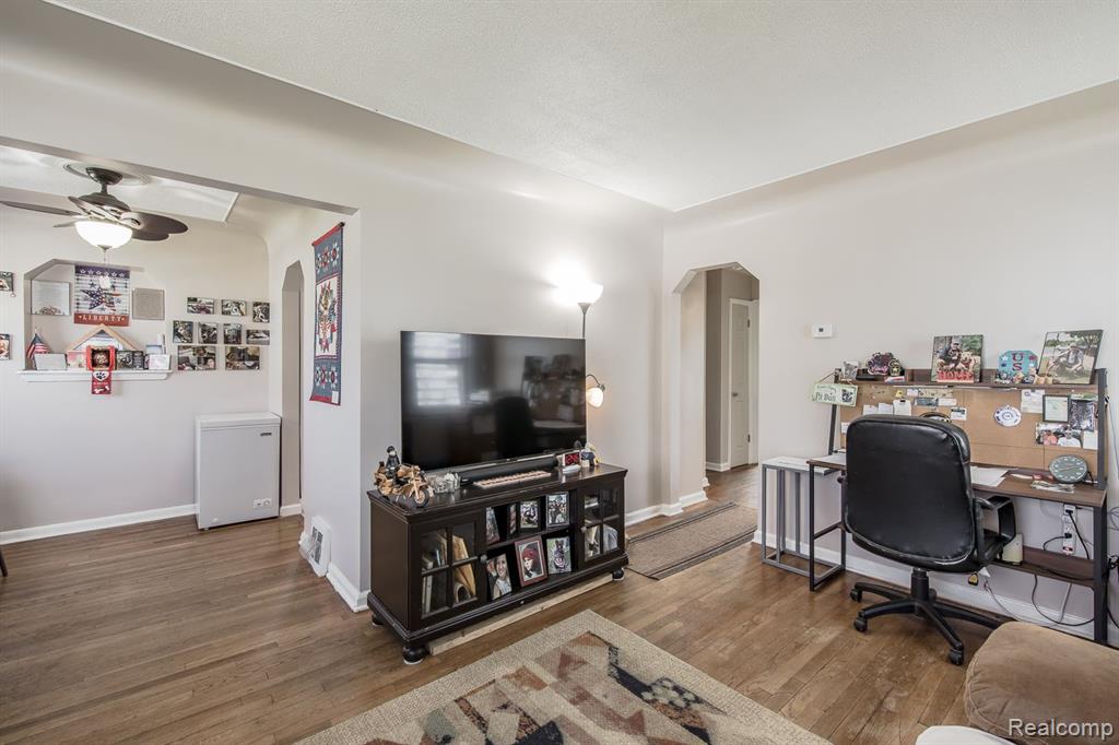 602 E TENNYSON Avenue, Pontiac, MI 48340 — Photo 3