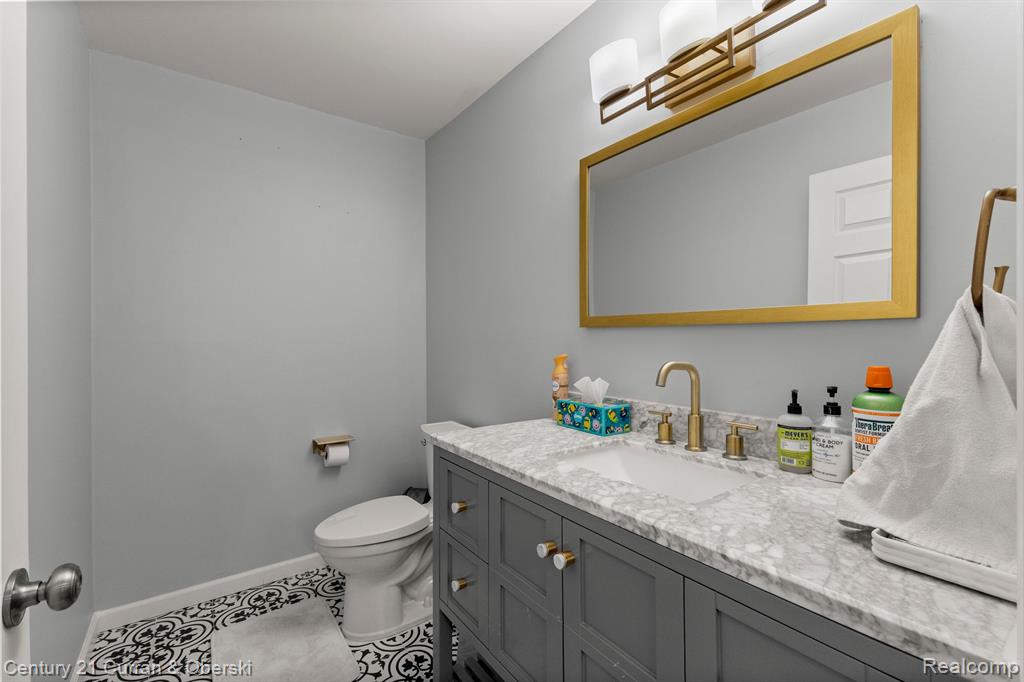 43 W VILLAGE Lane, Dearborn, MI 48124 — Photo 15