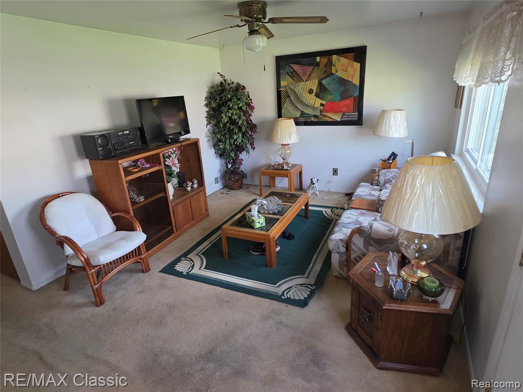1072 Cloverlawn Drive, Pontiac, MI 48340 — Photo 3