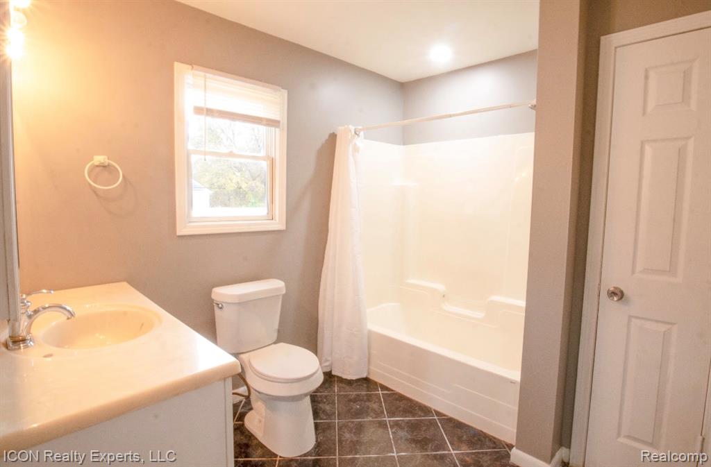 743 Hollister Street, Pontiac, MI 48340 — Photo 16