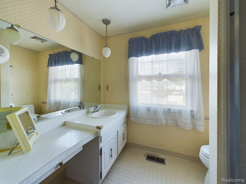 440 Lockmoor Court, Grand Blanc, MI 48439 — Photo 13