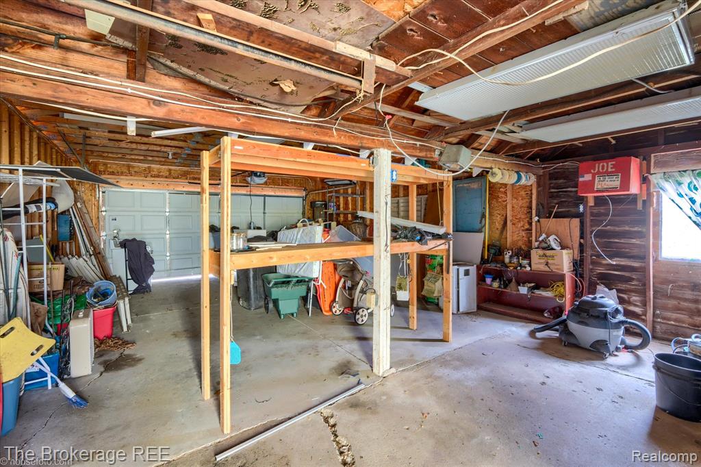 6449 Lapeer Road, Burton, MI 48509 — Photo 38