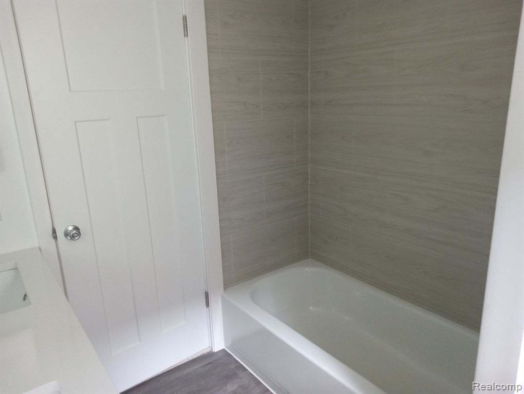 8558 BUCKINGHAM Drive, Ypsilanti, MI 48198 — Photo 5
