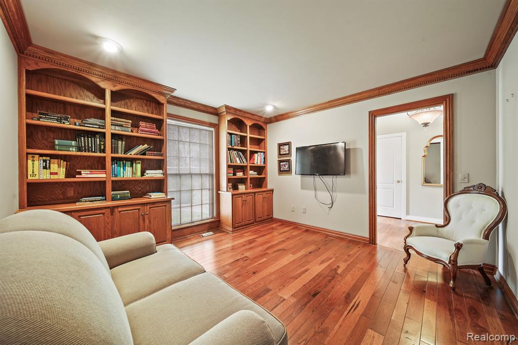 9856 Rattalee Lake Road, Clarkston, MI 48348 — Photo 8