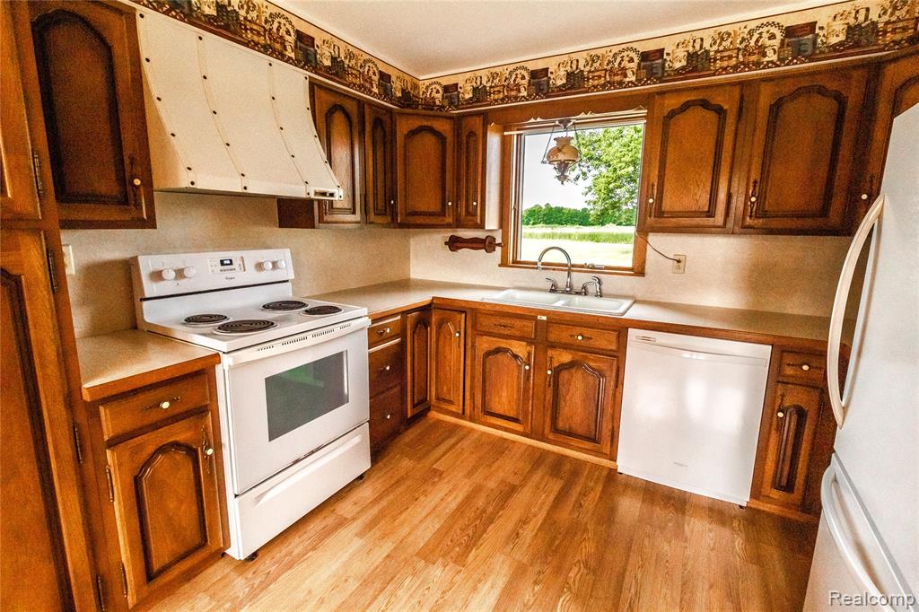 9197 Henderson Road, Otisville, MI 48463 — Photo 2