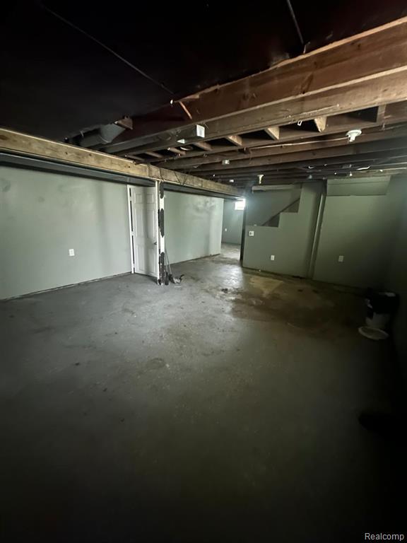 20413 Kingsville Street, Harper Woods, MI 48225 — Photo 30