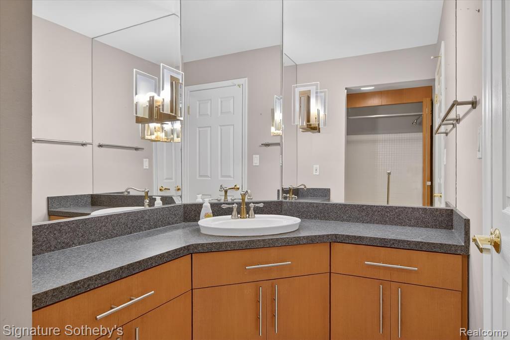 7107 Pebble Park Drive, 163, West Bloomfield, MI — Photo 43
